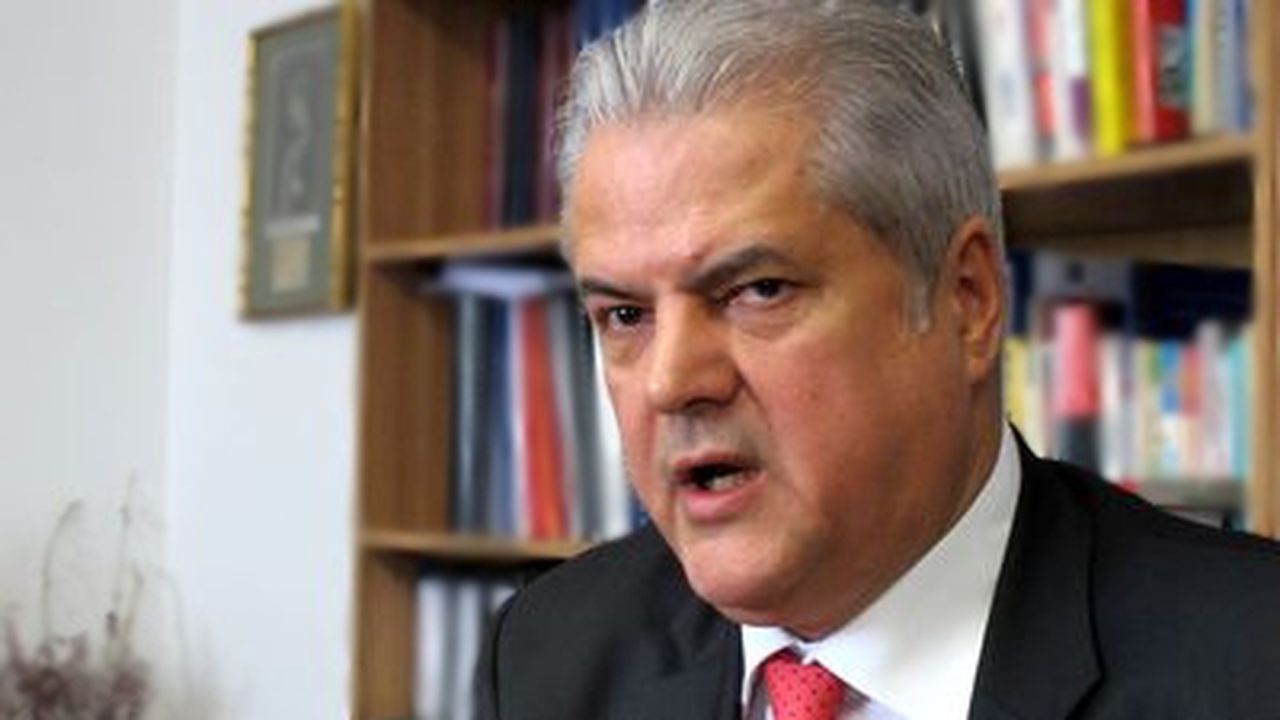 a__nastase_1_400x_98326600