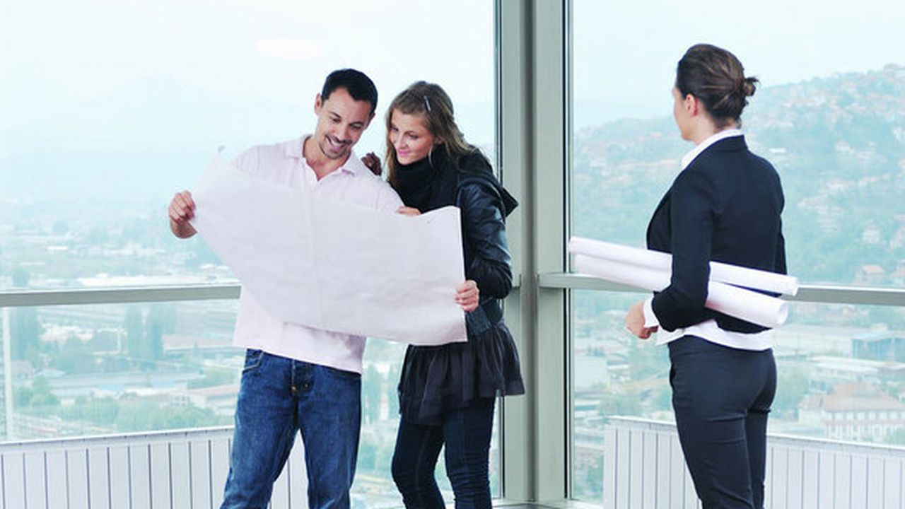 agent_imobiliar_shutterst_88327900