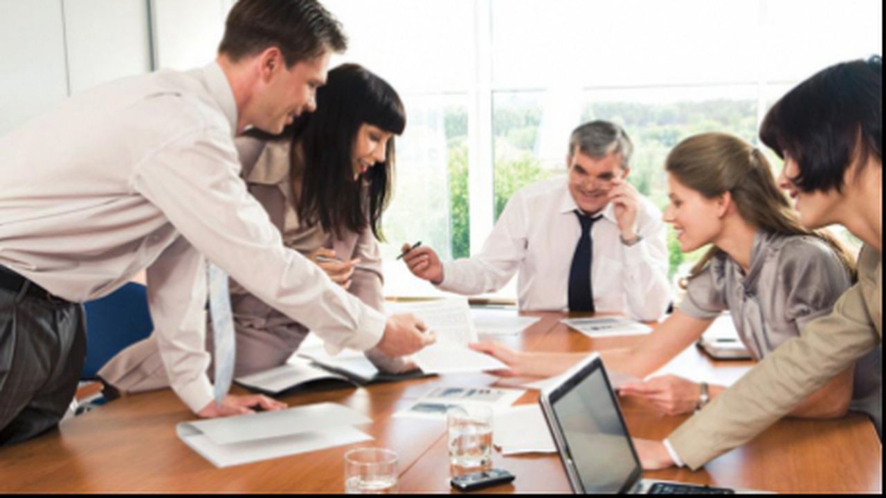 angajati_salariati_birou_sedinta_angajari_corporatisti_job_39242700