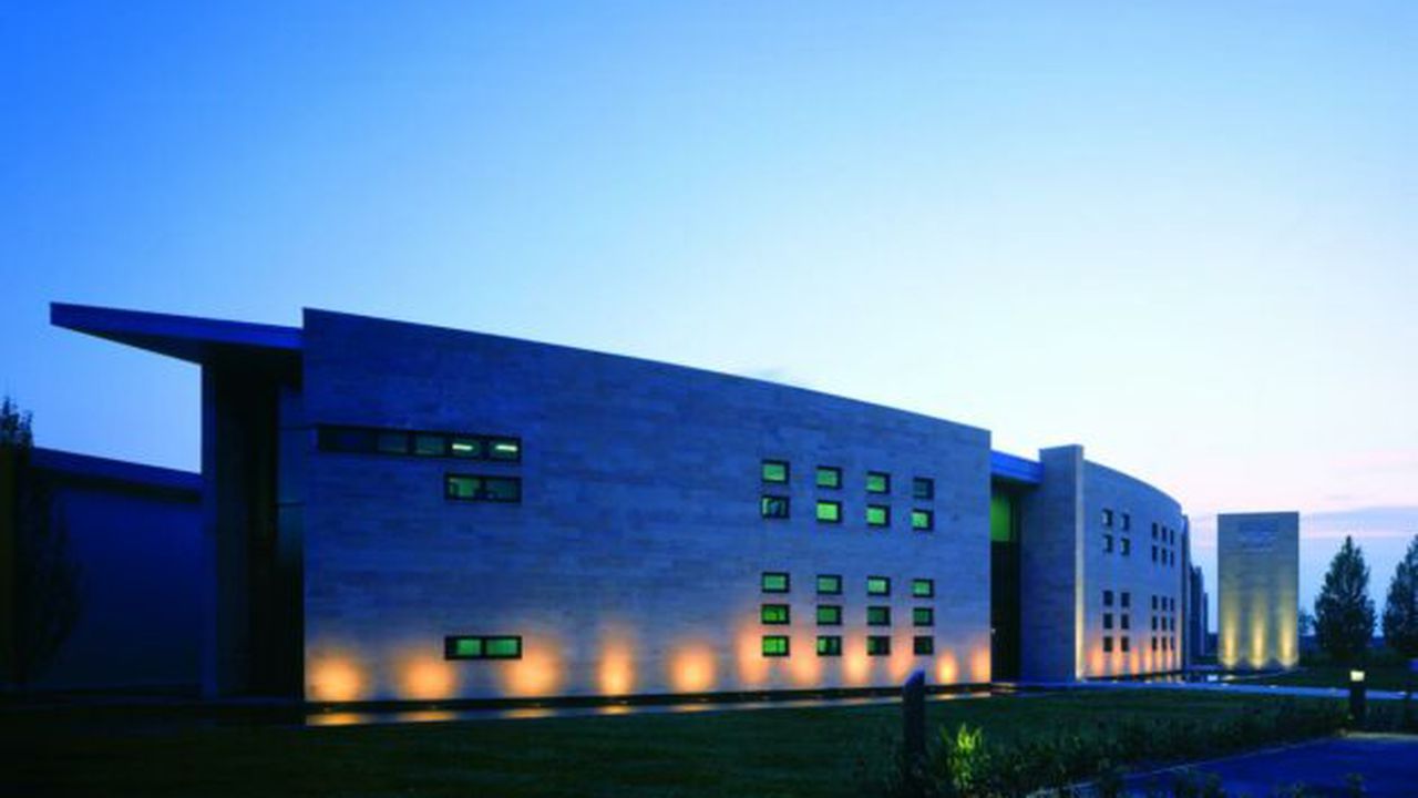 aston_martin_headquarters_49724700