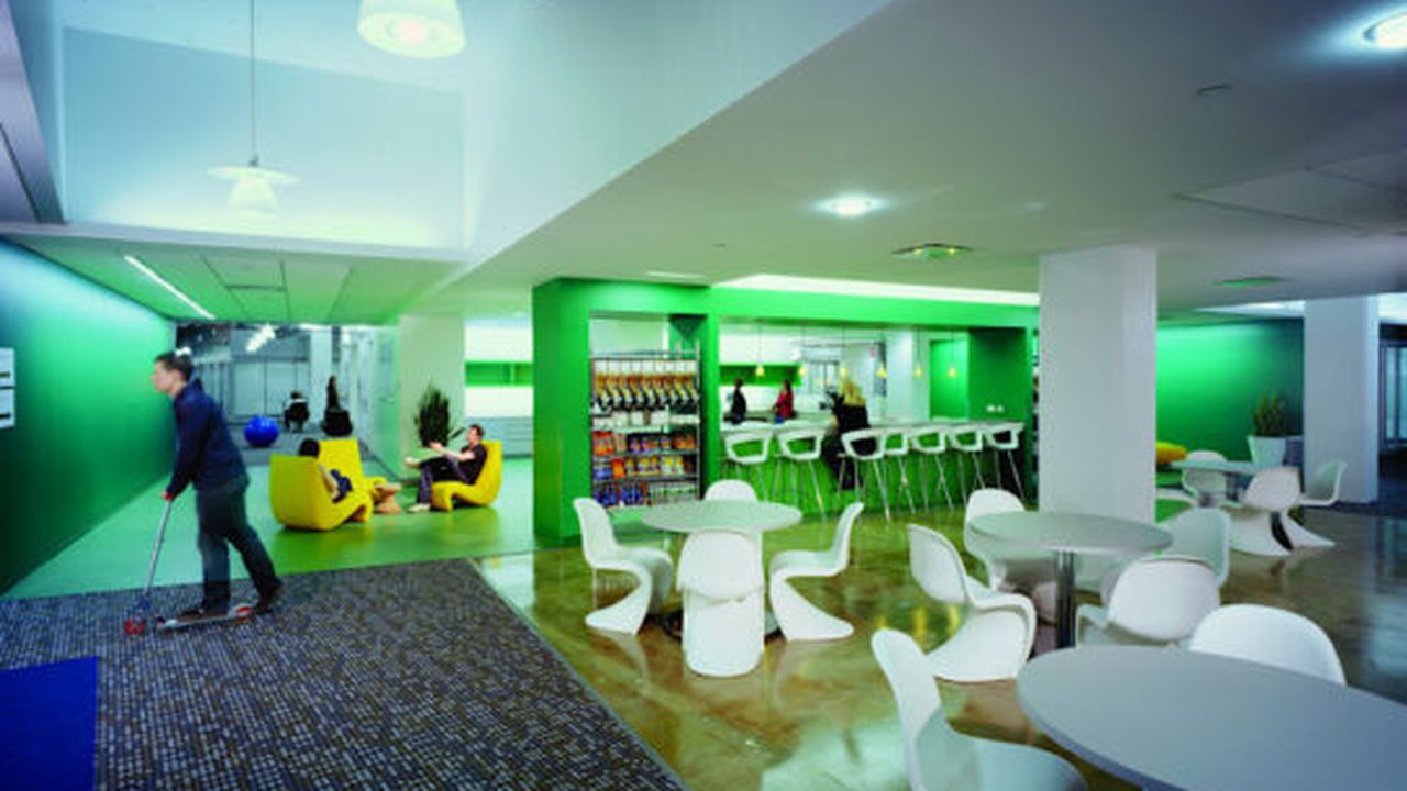 carousel_8_11_33773900