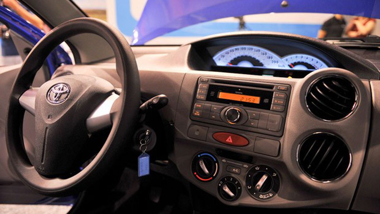 etios_interior_70493000