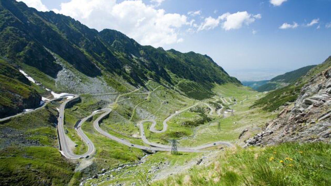 transfagarasan_road_in_fagaras_mountains_27979100