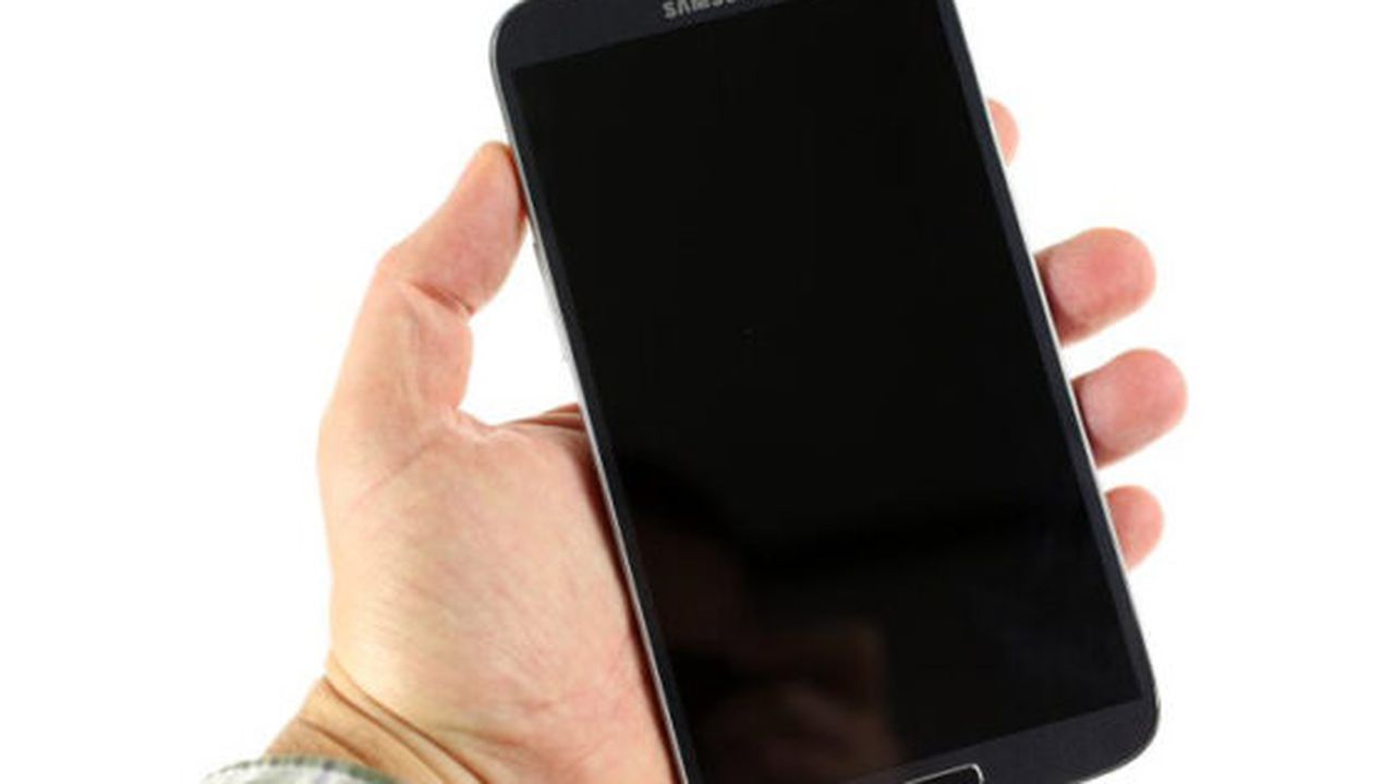 gsmarena_001_28438100