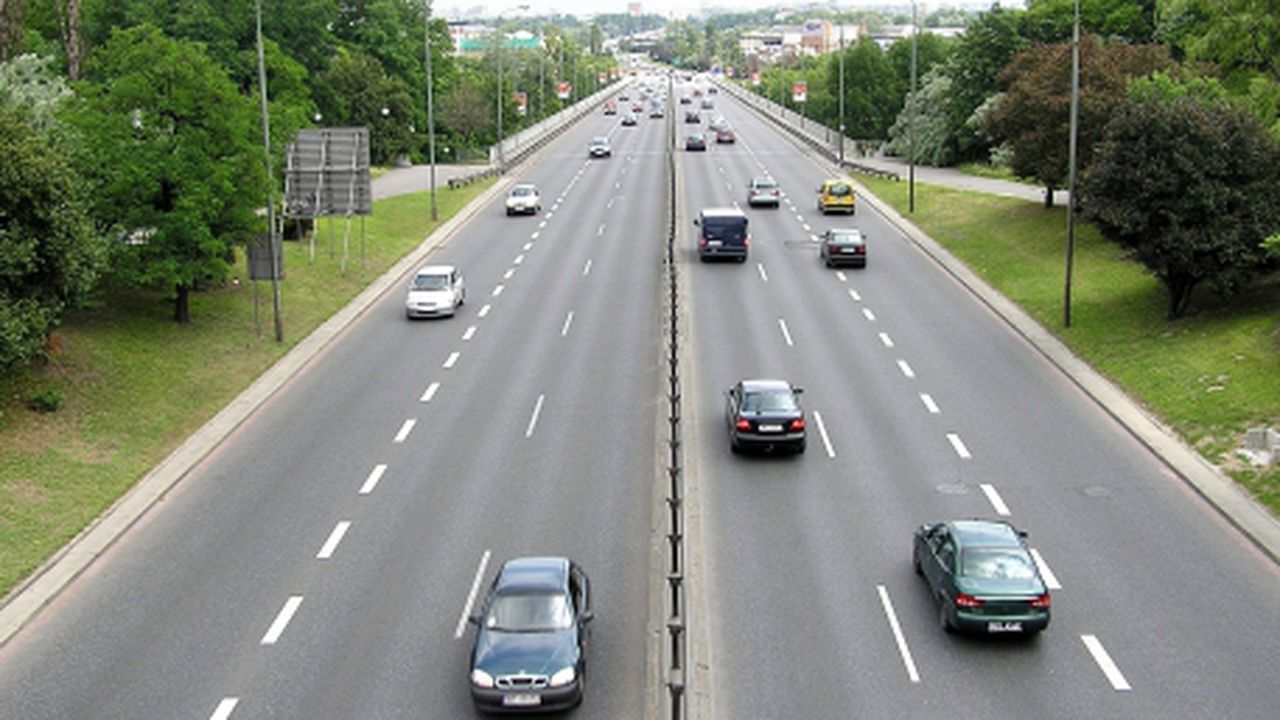 masini_trafic_sxc_49289200_66244400