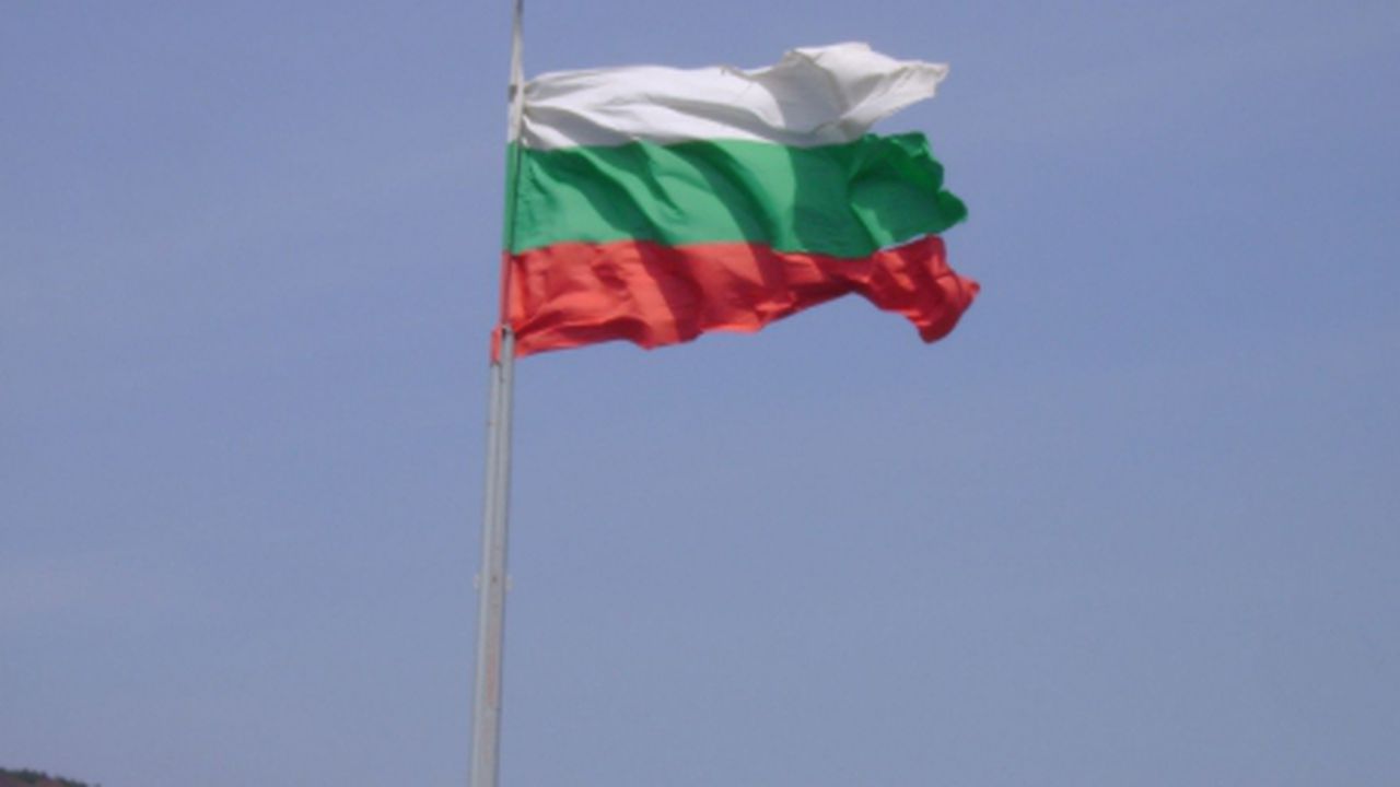 bulgarian_flag_49626600_21065900_54206700