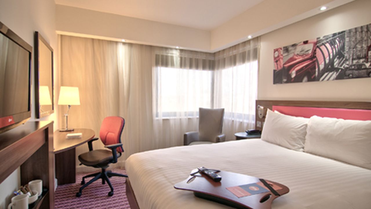 hampton_luton_airport_13118700