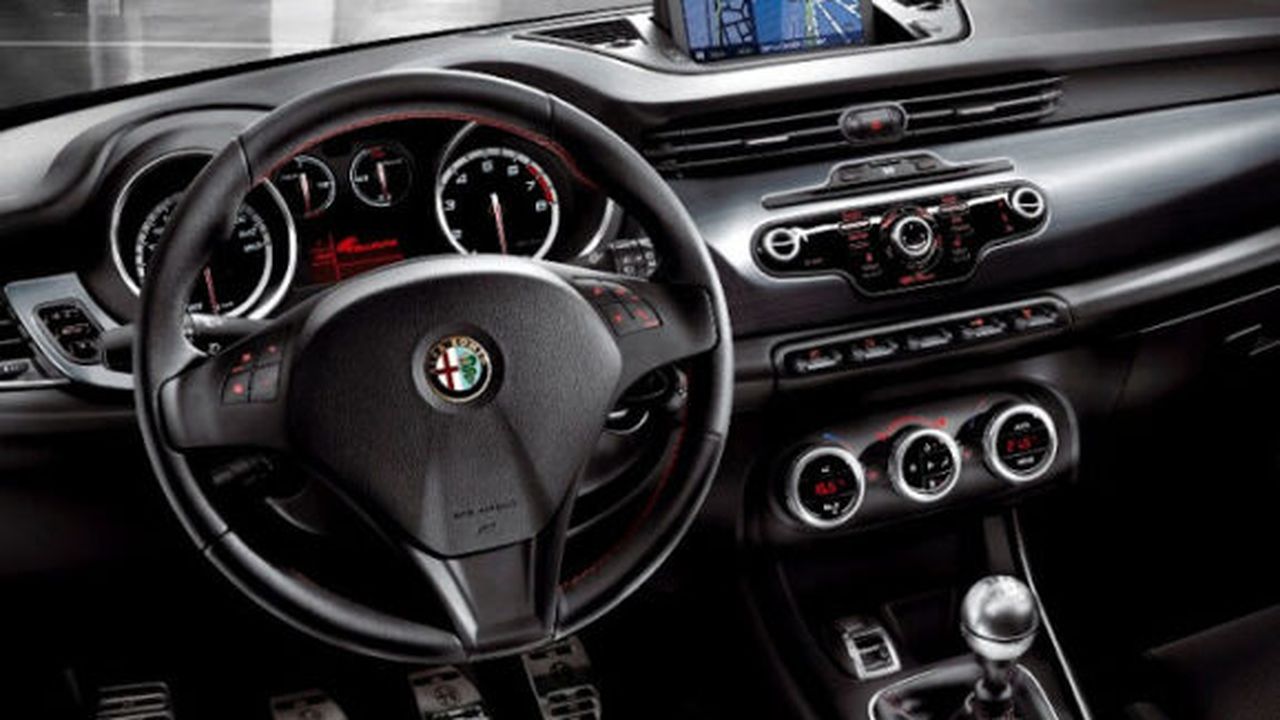 alfa_romeo_giulietta_sportiva_interior_99129100