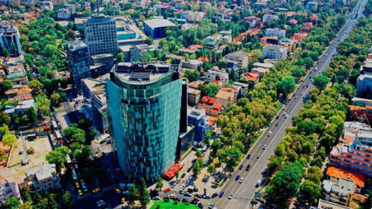 charles_de_gaulle_plaza_14292200