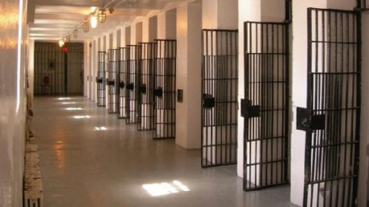 jail_hallway_64381600_38373100
