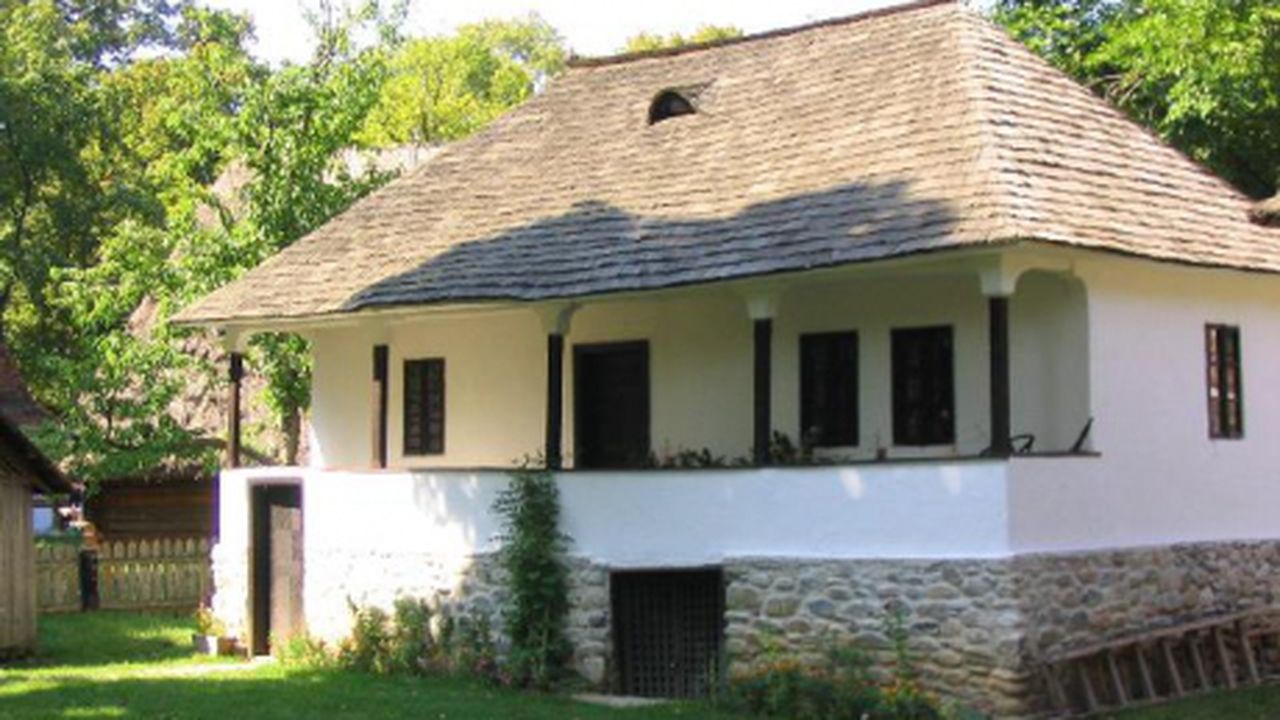 muzeul_satului02_07628300_84511000