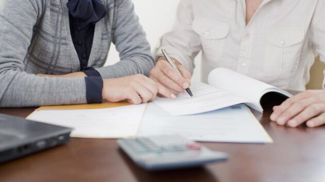 contract-negotiations_09757700