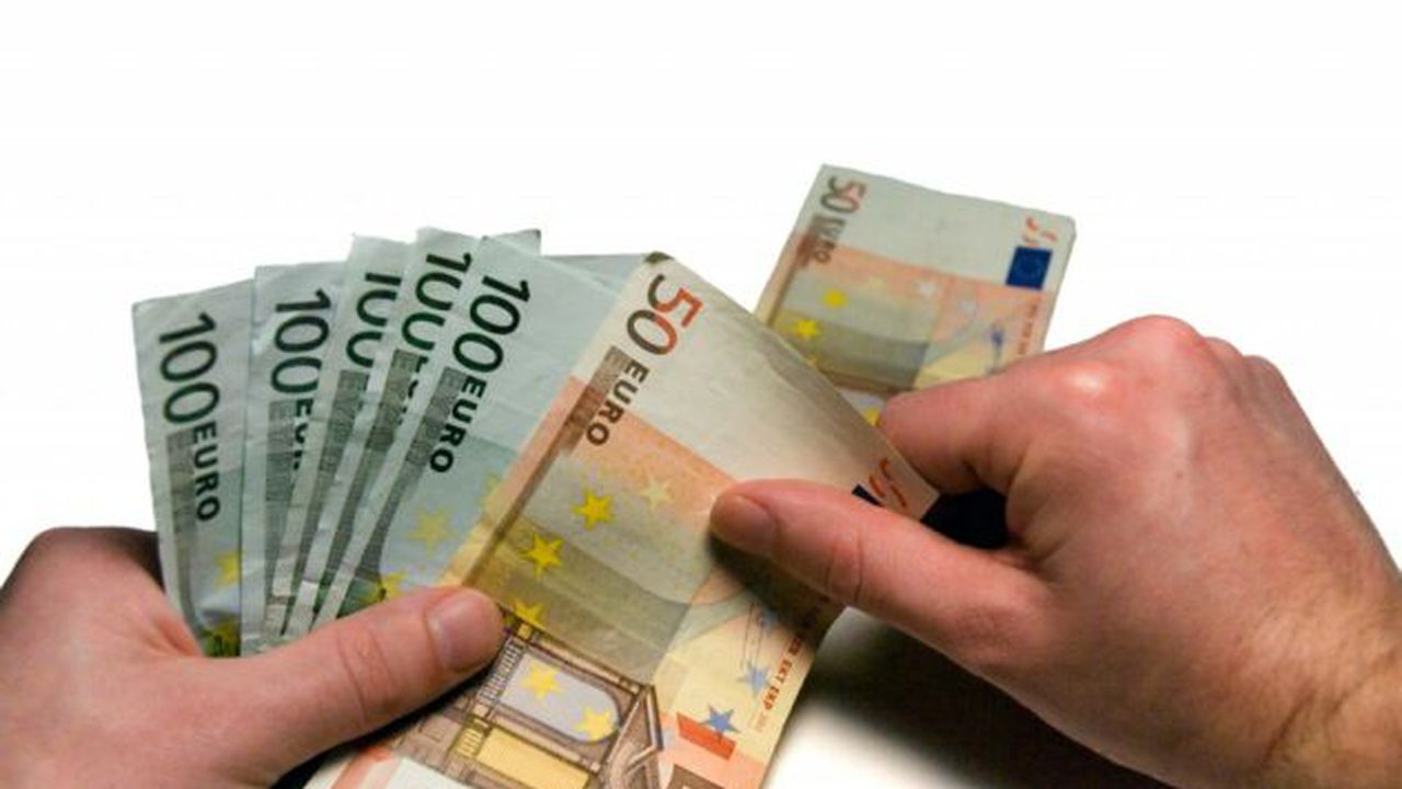 counting-money-sxc-1024x680_76261600