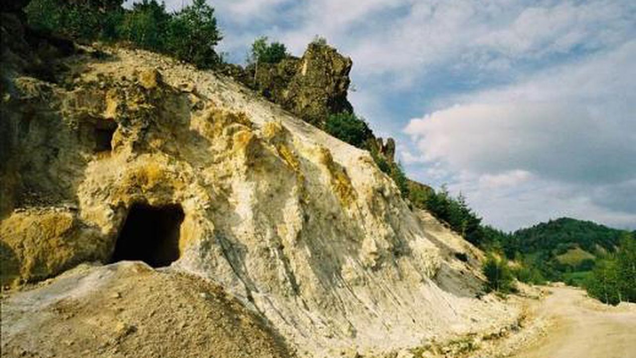 vechi_galerii_de_exploatare_la_rosia_montana_masivul_carnic_14715000