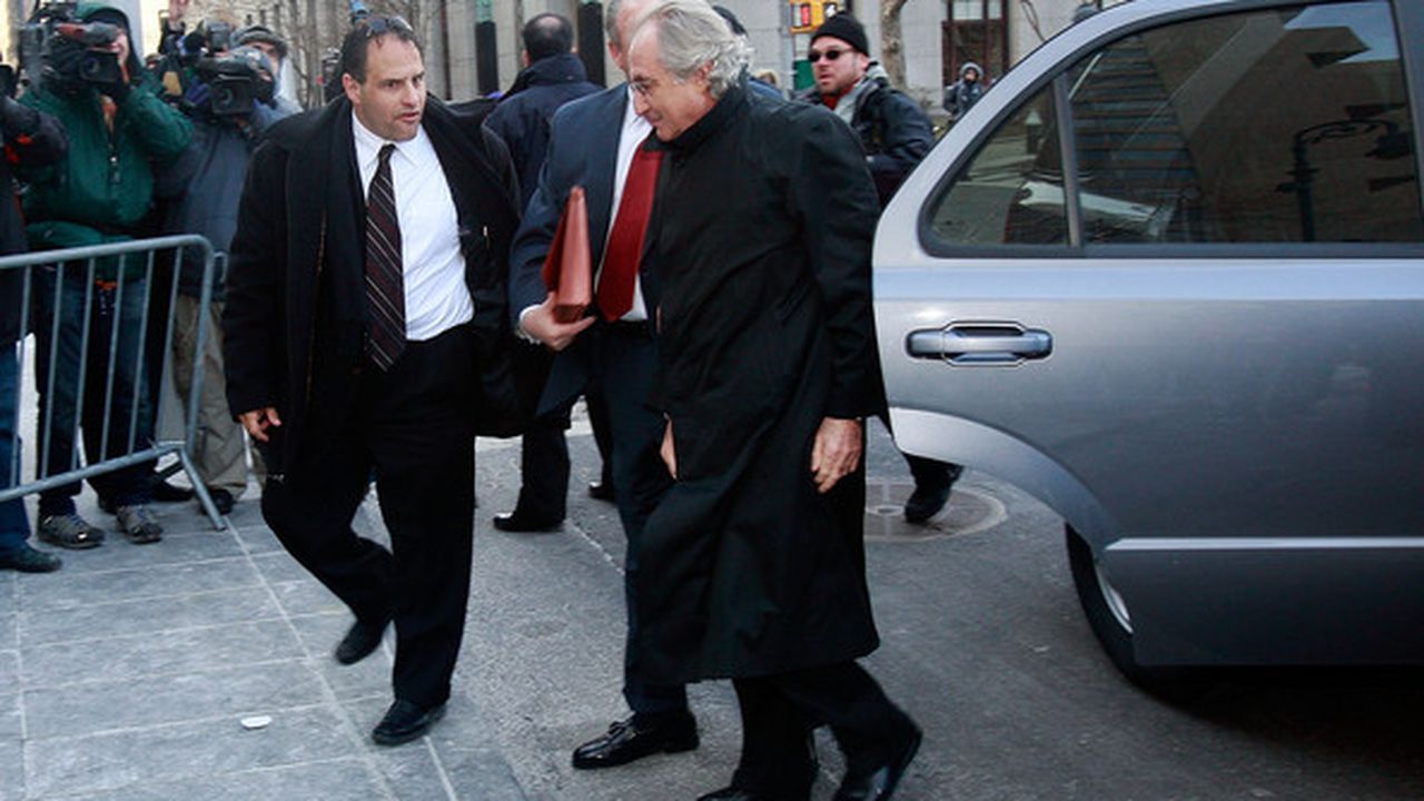 bernard_madoff_returns_court_bail_dispute_mndsuawct2al_99774800