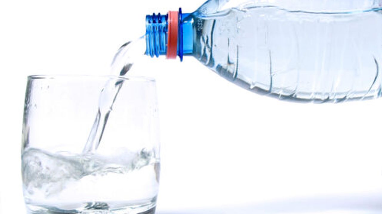 water-bottle_26921700