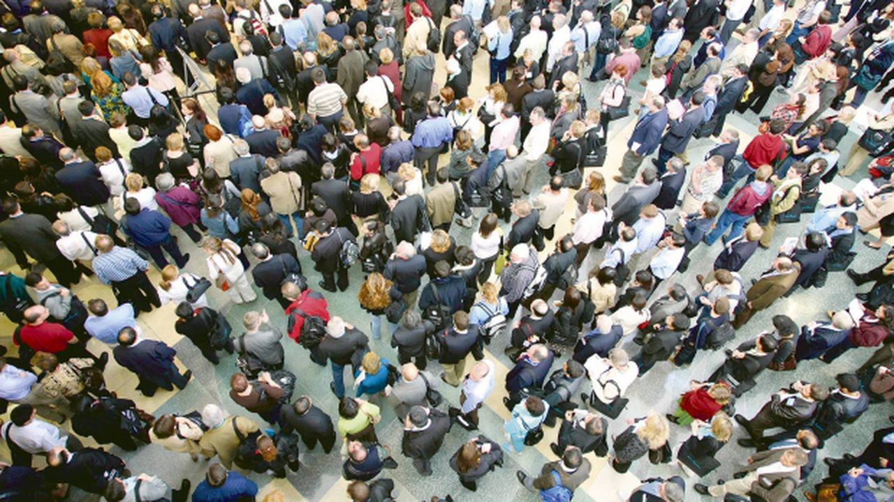 oameni_populatie_aglomeratie_87394900