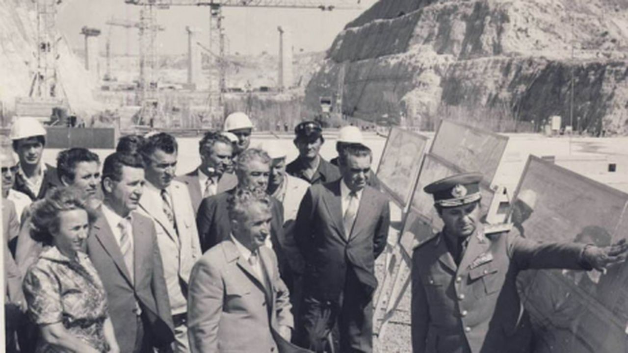 1980__17_iulie__vizita_de_lucru_la_canalul_dunare_marea_neagra__ecluza_de_la_cernavoda_01_79485100_62274900