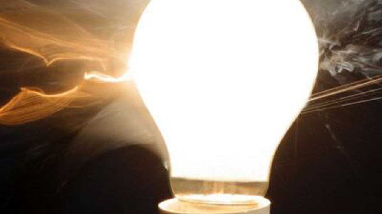 bec_lightbulb_aprins_north_01_3545d9f020_28911200