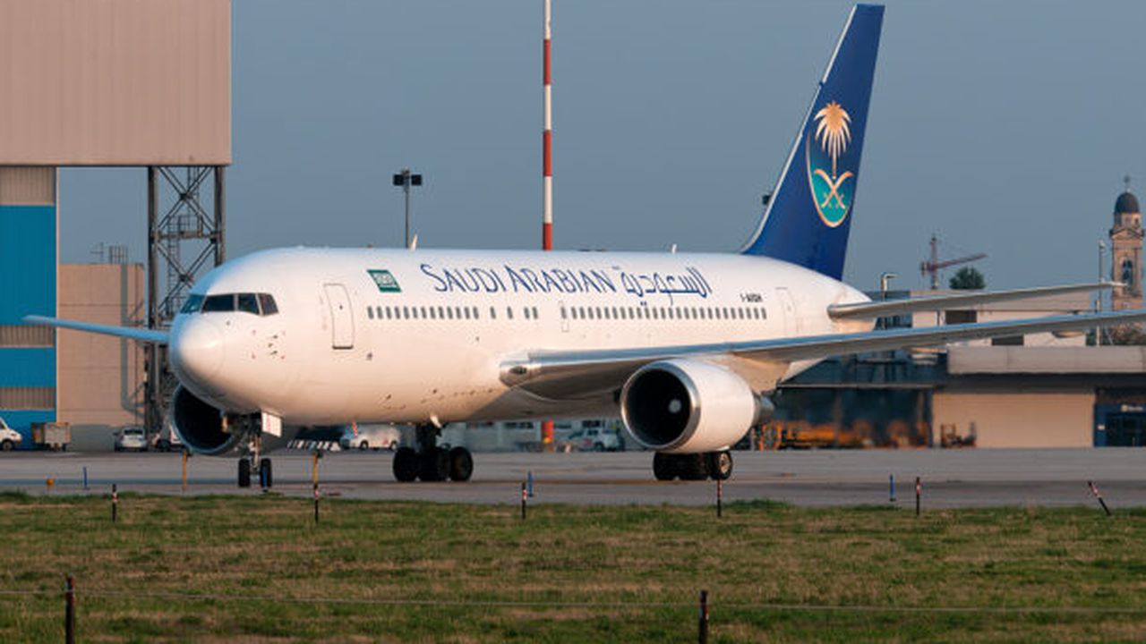 i_aigh_saudi_arabian_airlines_boeing_767_200_planespottersnet_375867_26272100