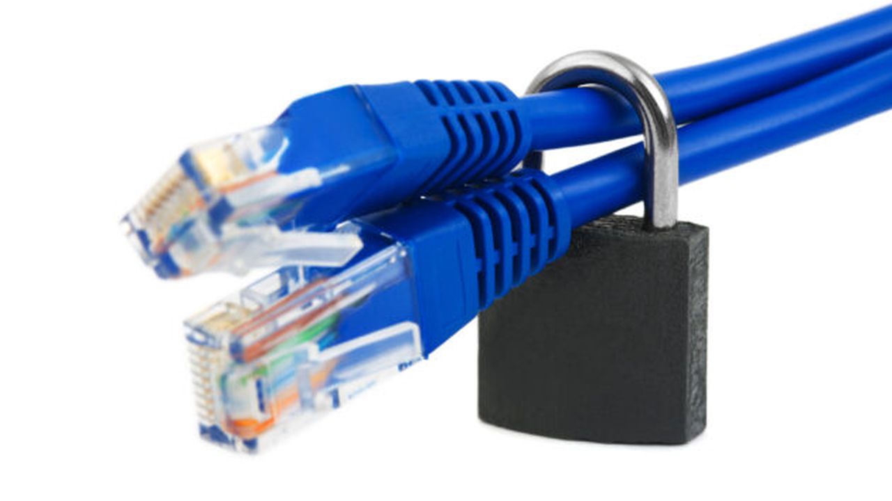 014635840_computer_internet_cable_and_lo_79852400