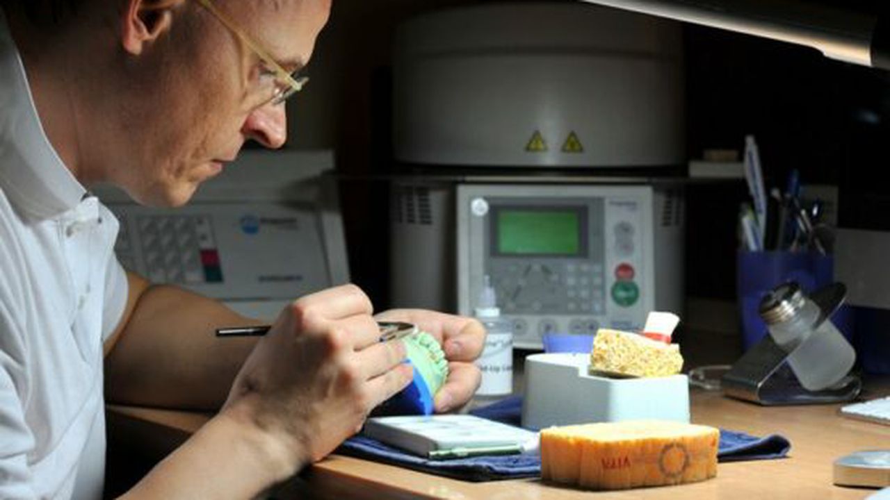 199914_209997245679214_5737694_n_01998000