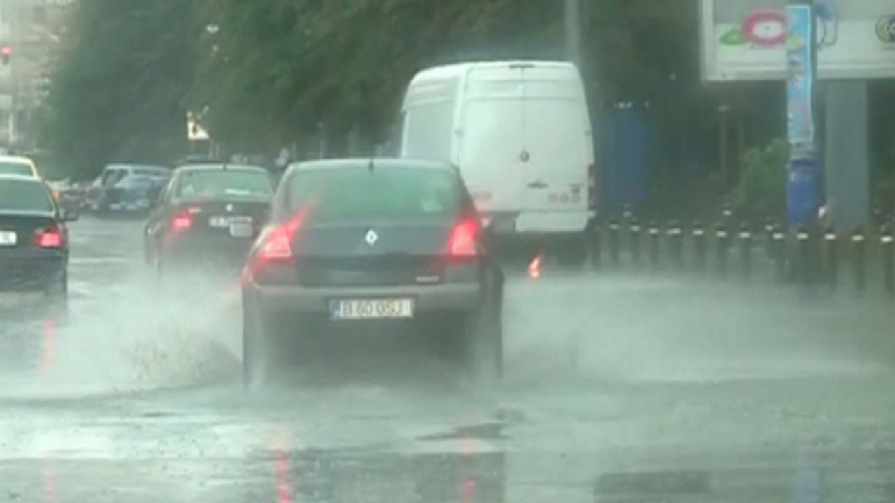 trafic_bucuresti_ploaie_02452200_29491100