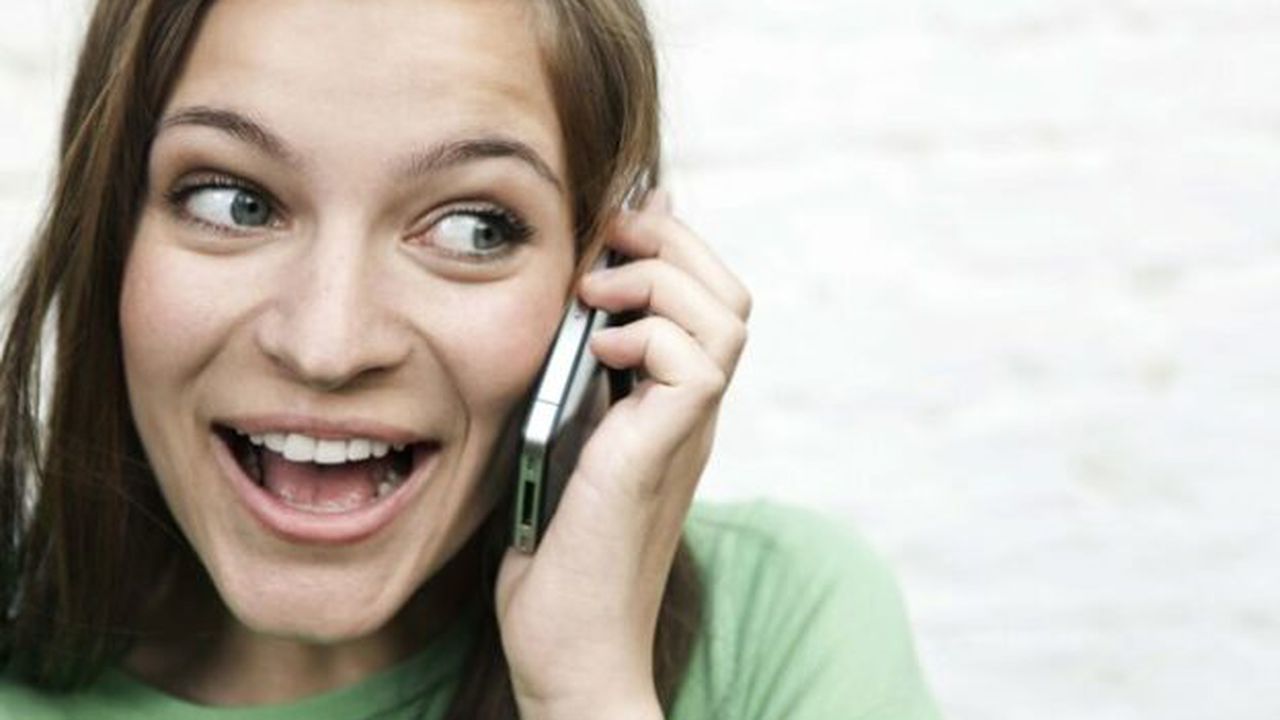 talking_on_phone_86793900