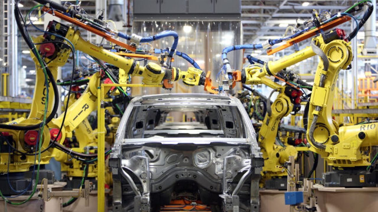 may_manufacturing_60486700