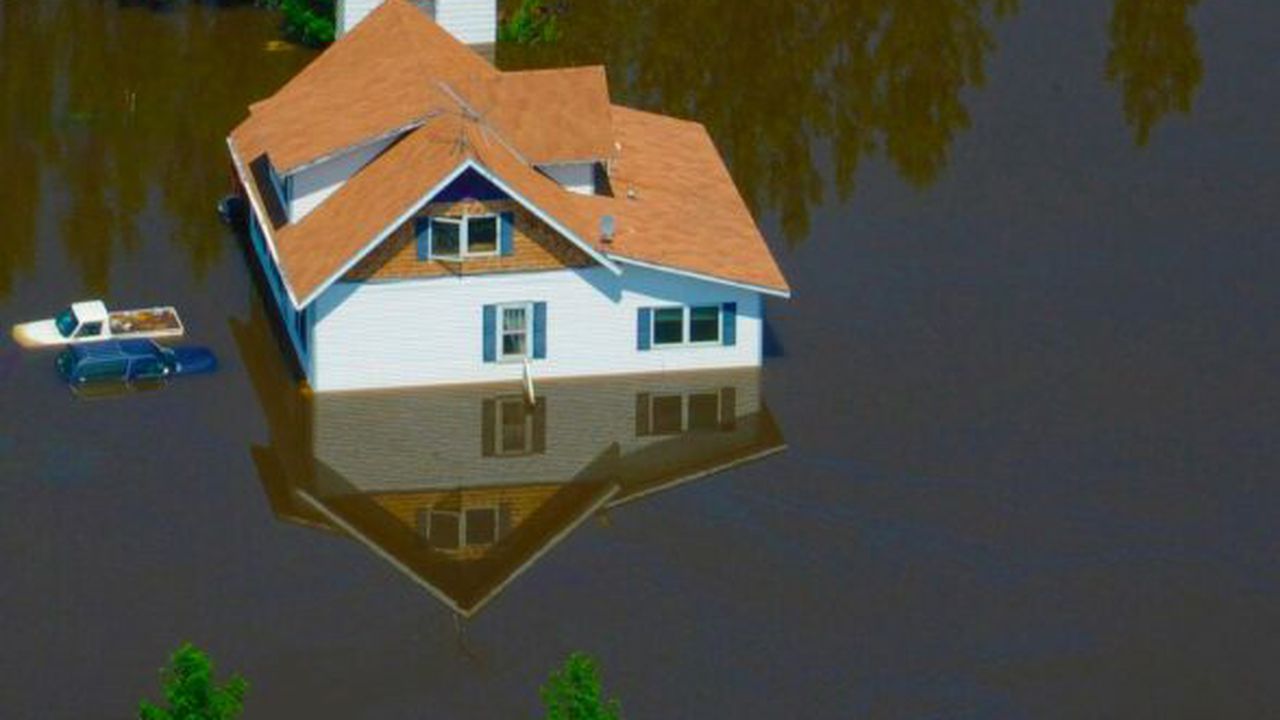 flooded_house_cc_2011_big_34368300
