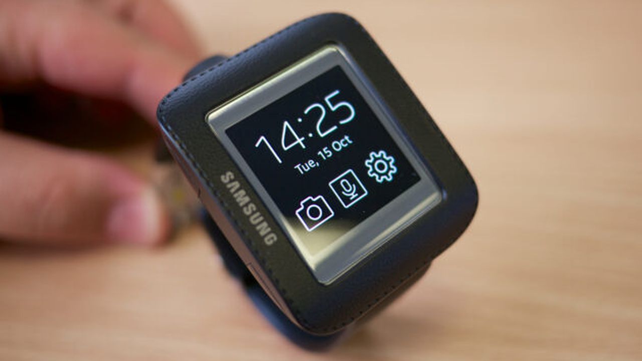 samsung_galaxy_gear_in_cradle_15773000