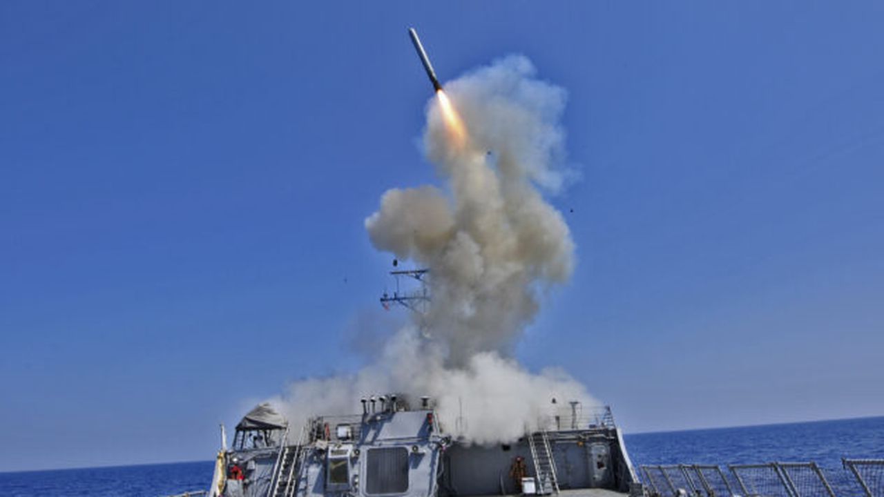 us_navy_110329_n_xo436_010_the_arleigh_burke_class_guided_missile_destroyer_uss_barry_ddg_52_launches_a_tomahawk_cruise_missile_to_support_joint_02932700