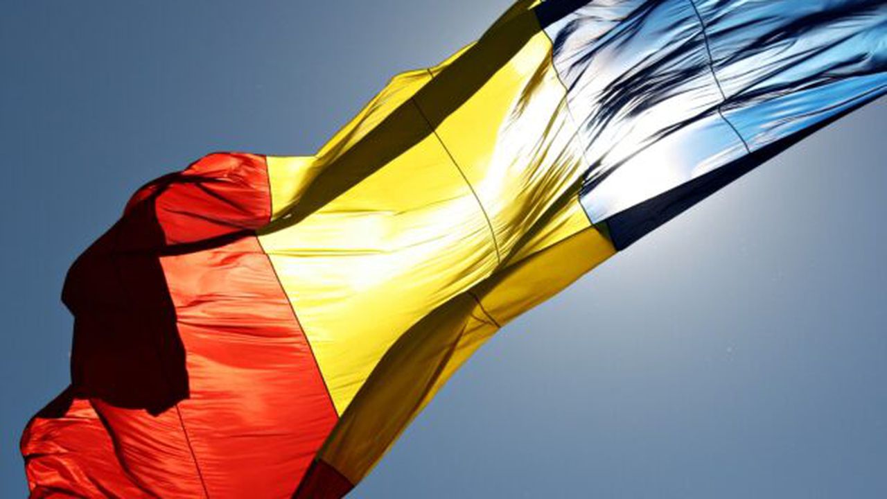 romanian_flag_by_summerwine6_77957700