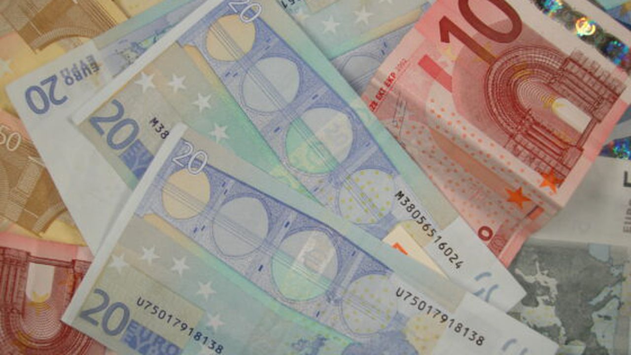 various_euro_banknotes_42419200