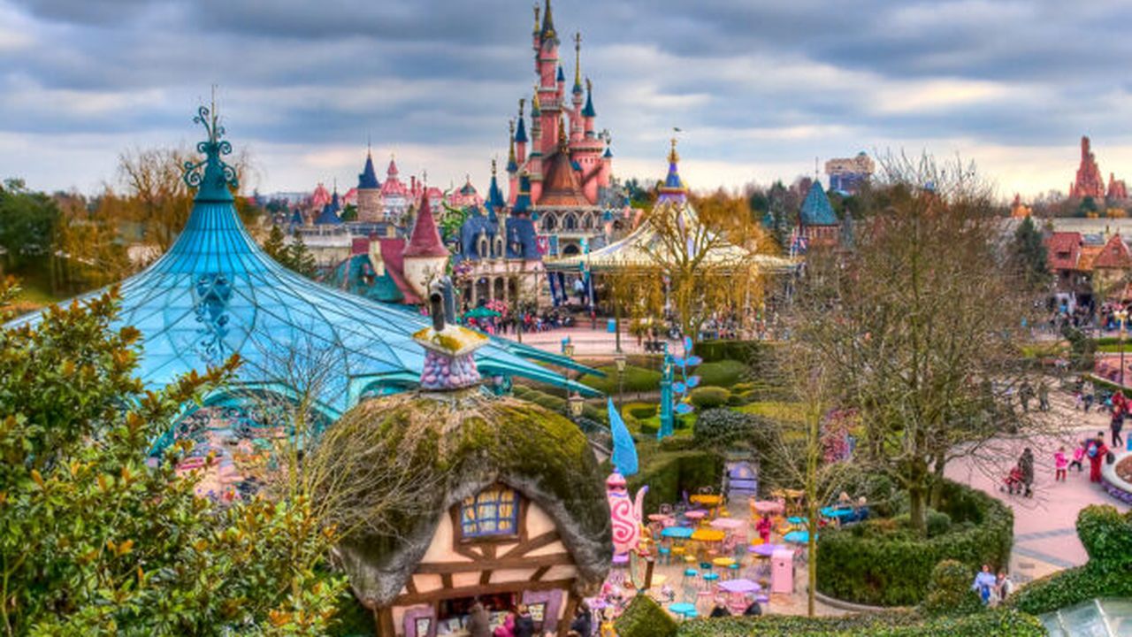 fantasyland__disneyland_paris_by_azerinn_53263800