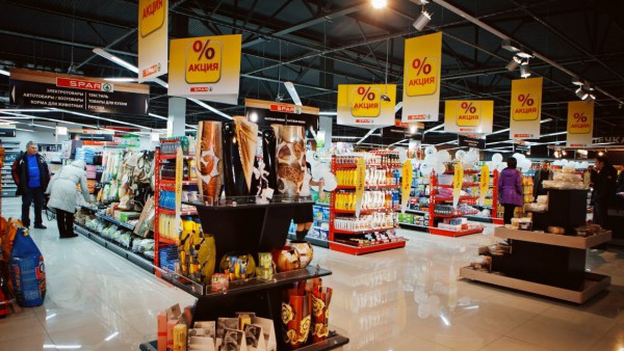 spar_value_aisle_draws_shoppers_in_irkutsk_russia_600x400_47525400