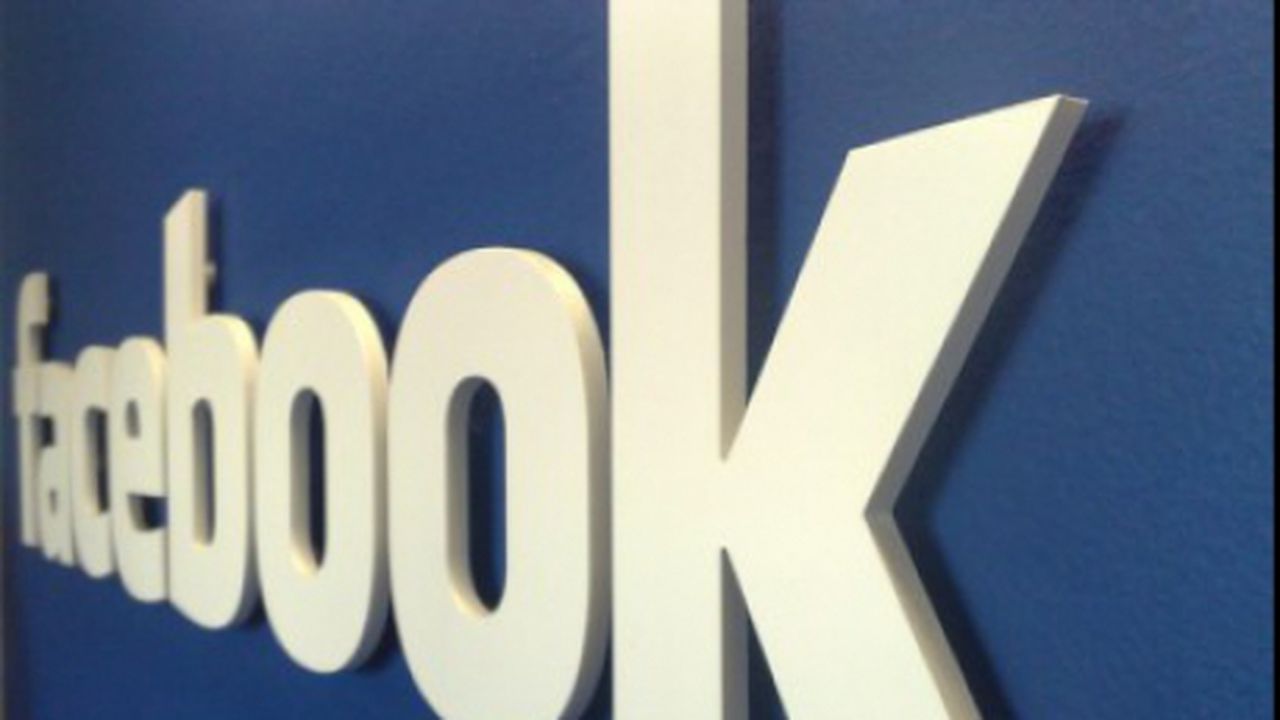 facebook_sign110812123318_405x304_45594200_82840000