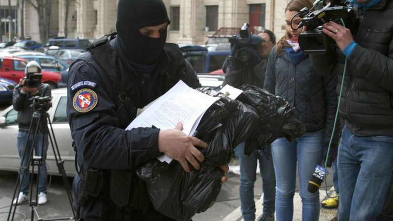 perchezitii1_81866200