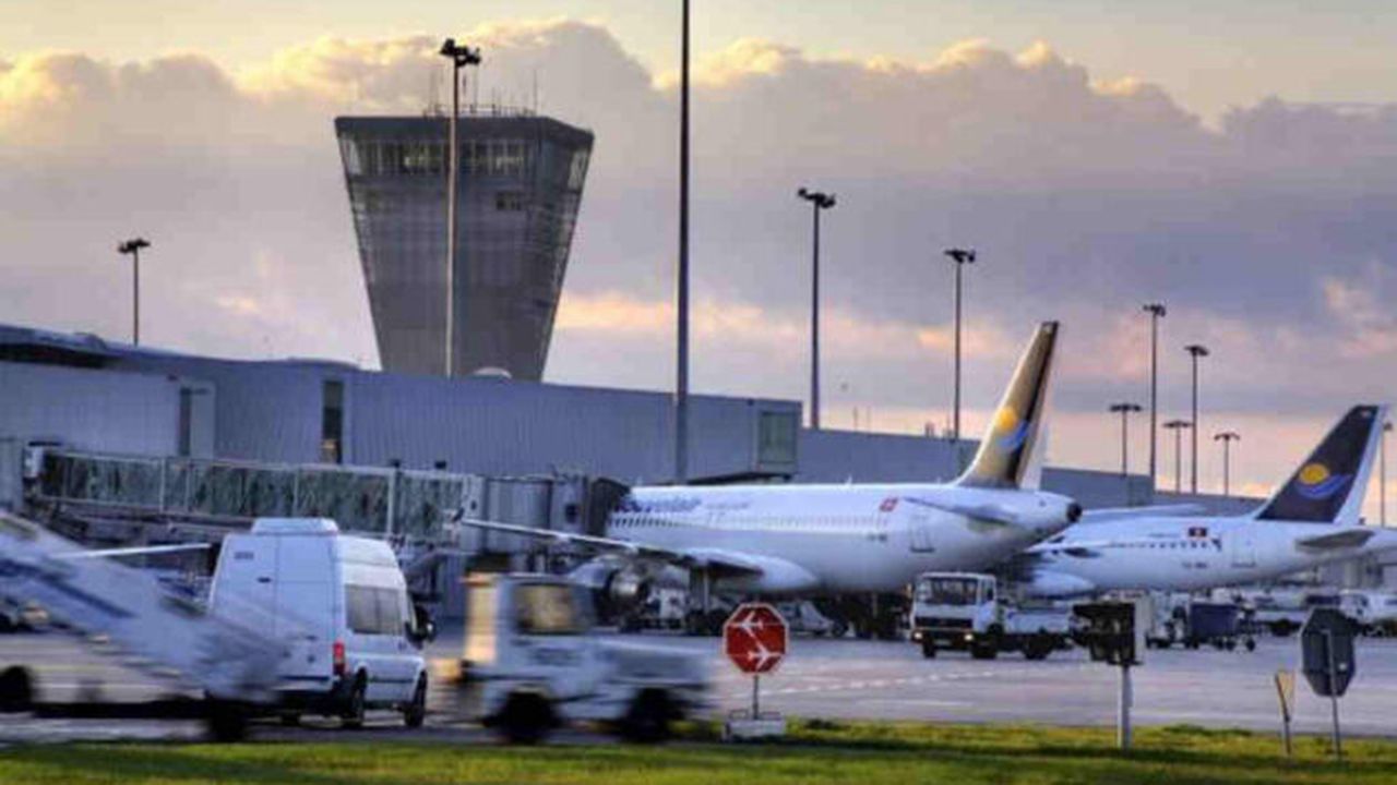 poland_warsaw_chopinairport_2_23266200