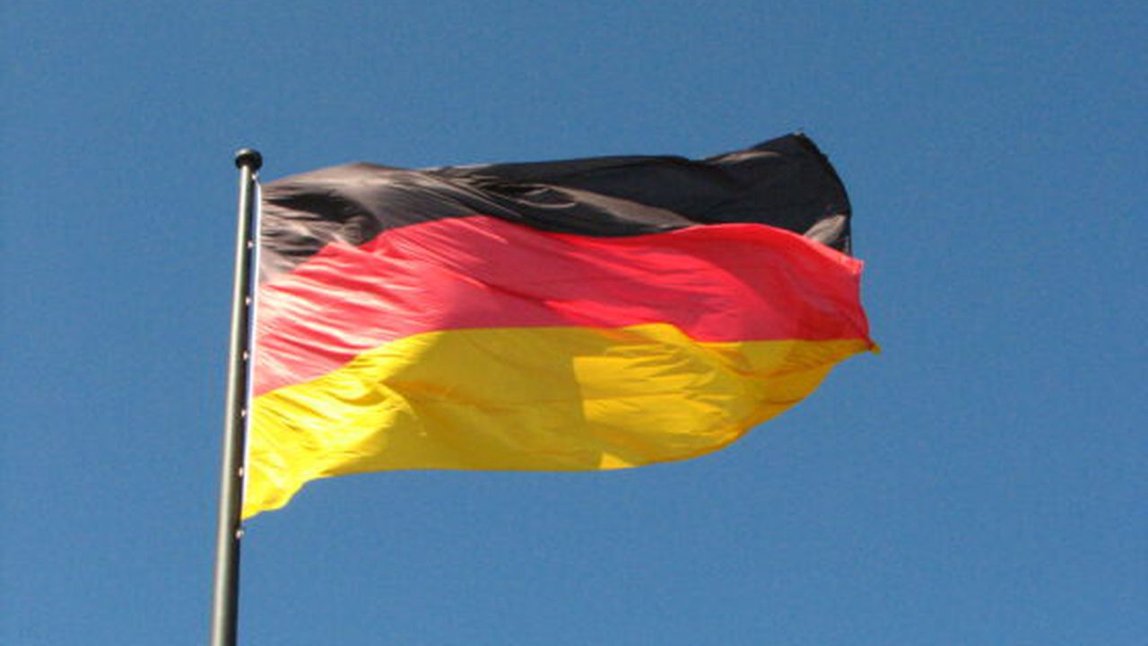 german_flag_7664319274_08063200