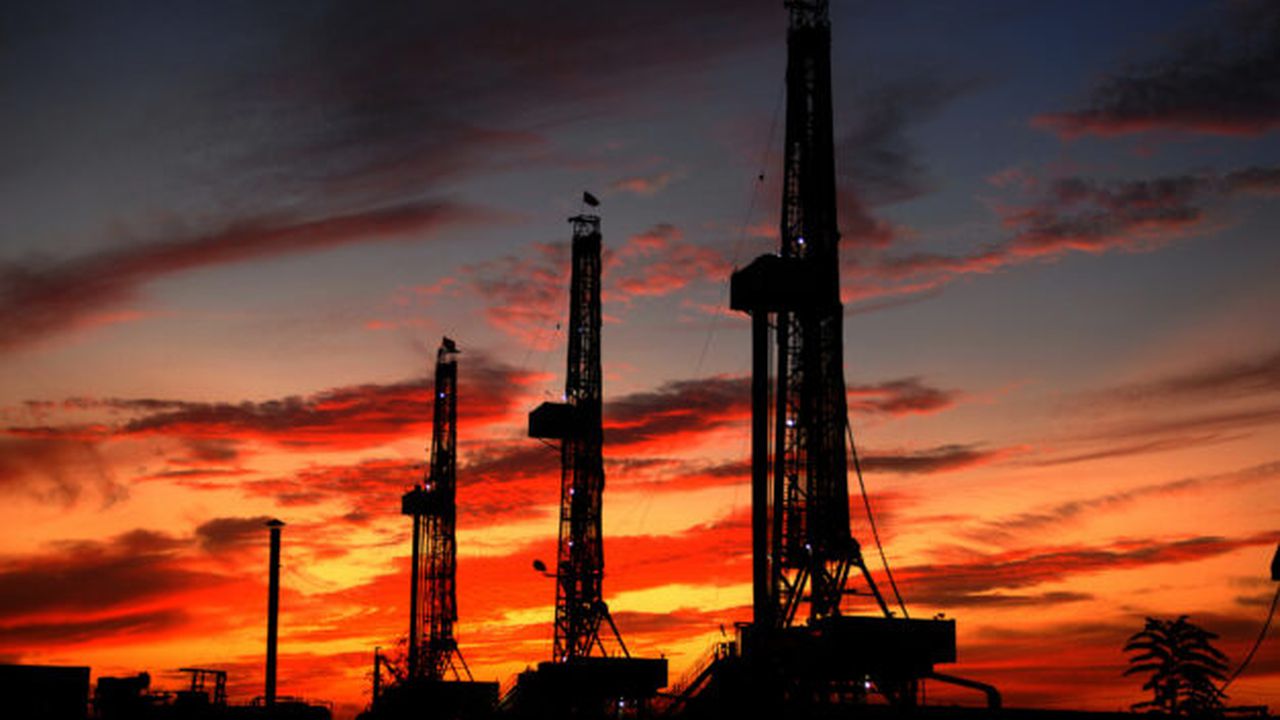 chevron_23301900