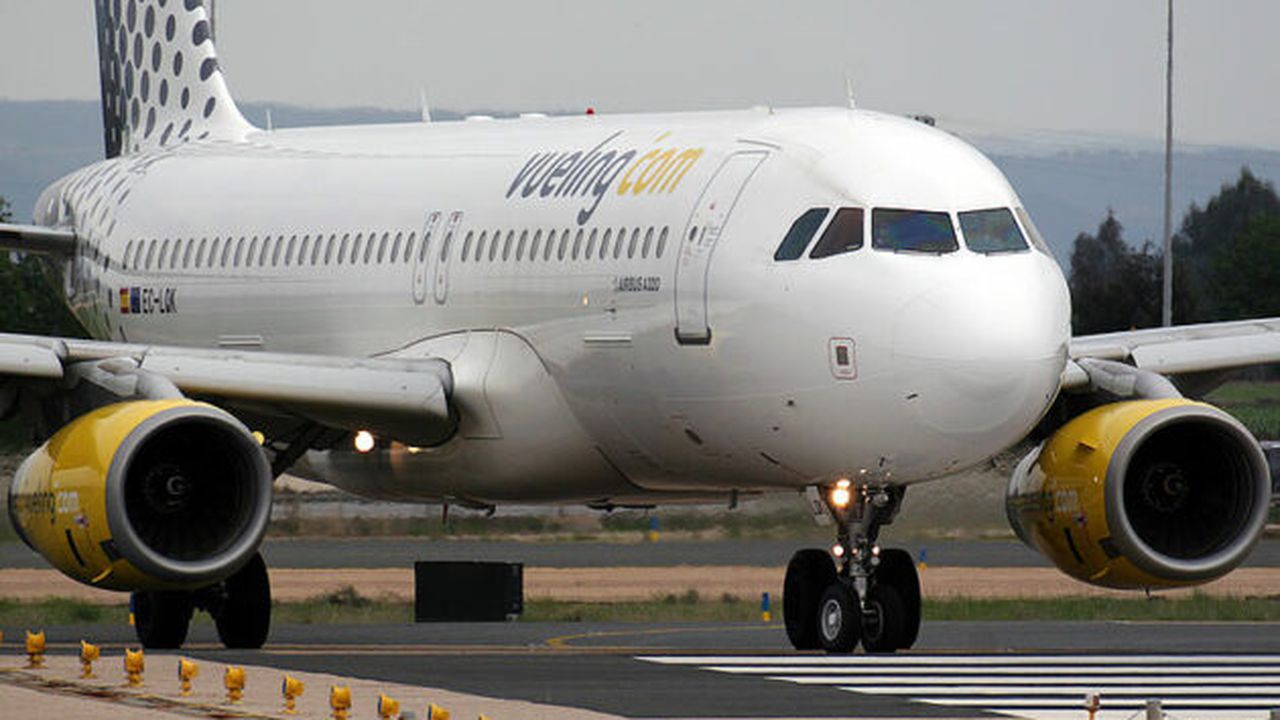 vueling_airbus_a320_64961600