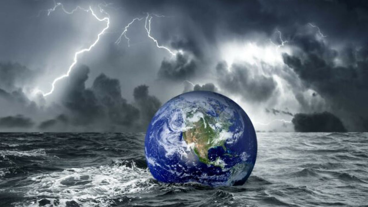 5213_earth_is_in_great_danger_great_storm_at_sea_82532800