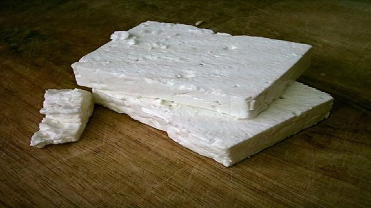 din_inima_carpatilor_bucura_te_de_aroma_de_telemea_de_oaie_660x318_60344300