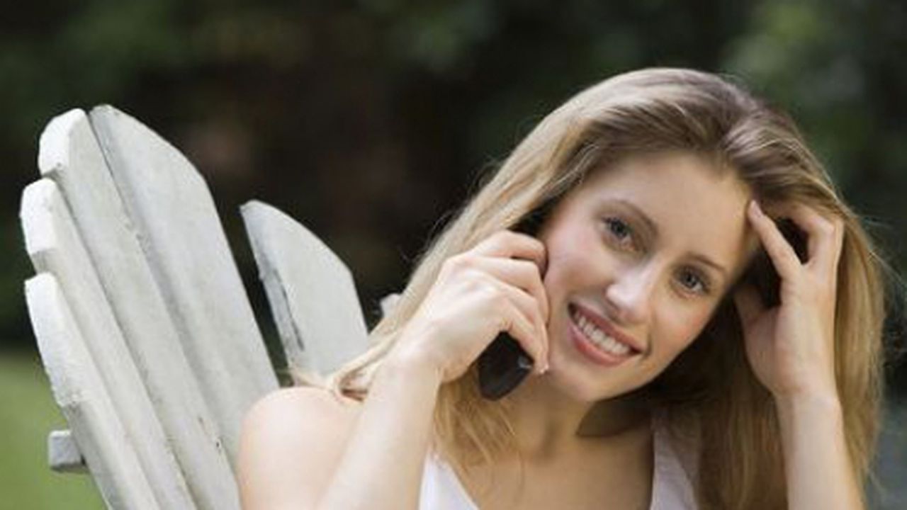 talking_in_mobile_07637900_40001500