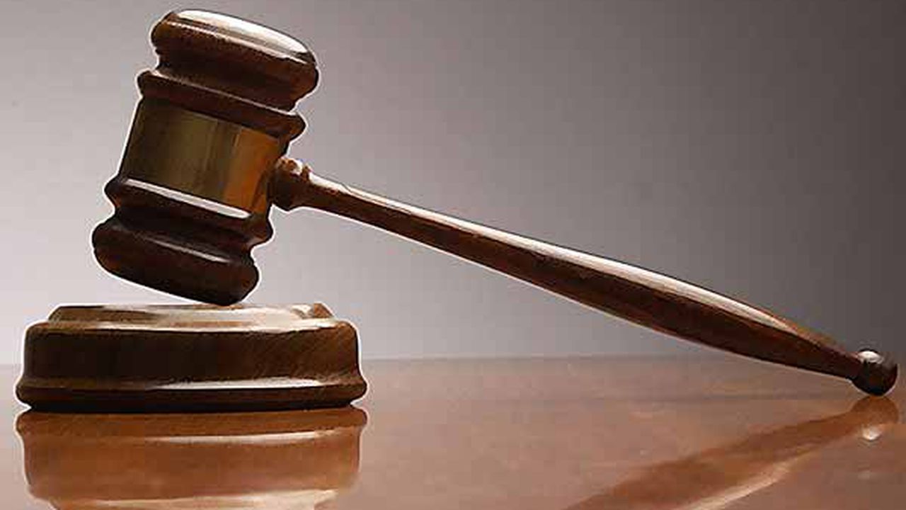 gavel_94135600