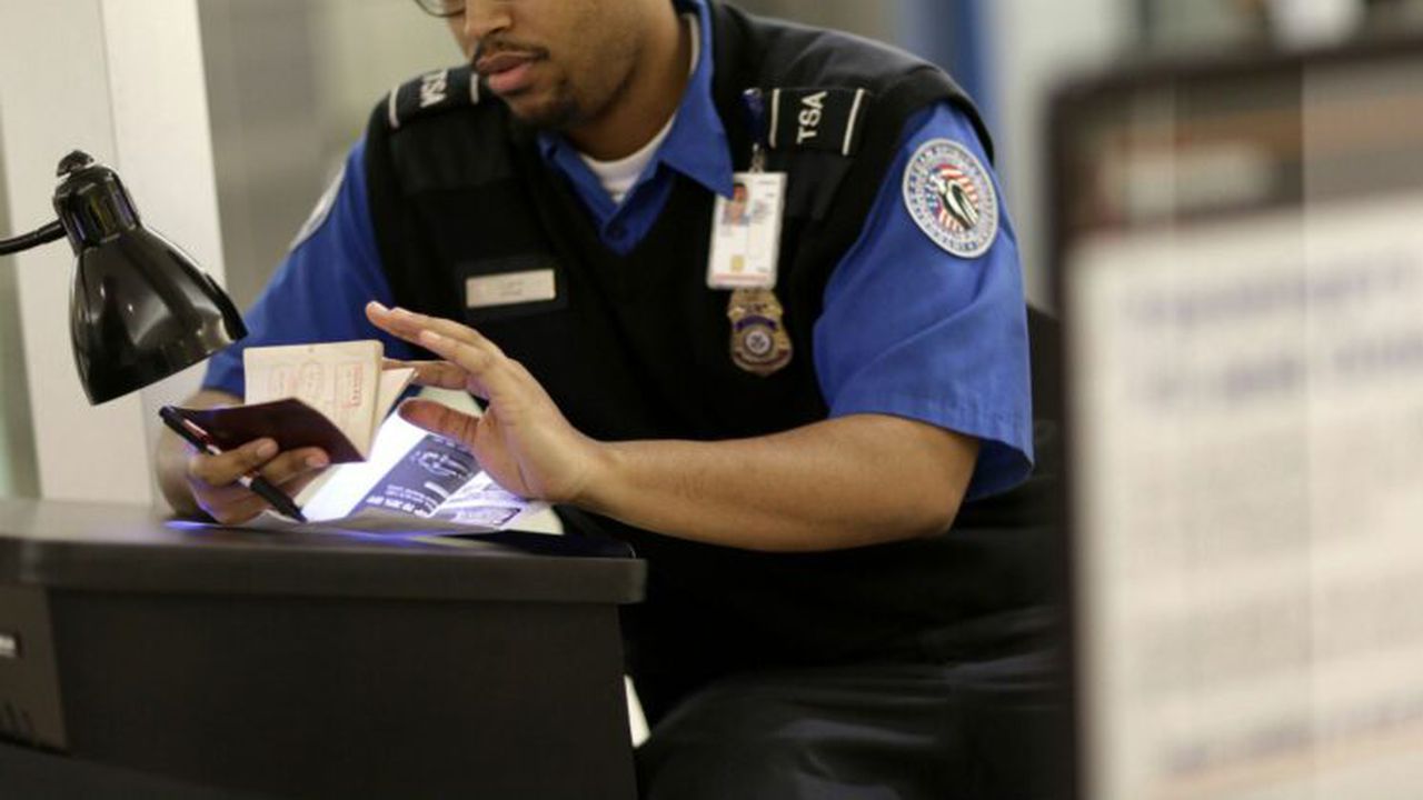 airport_immigration_86267500