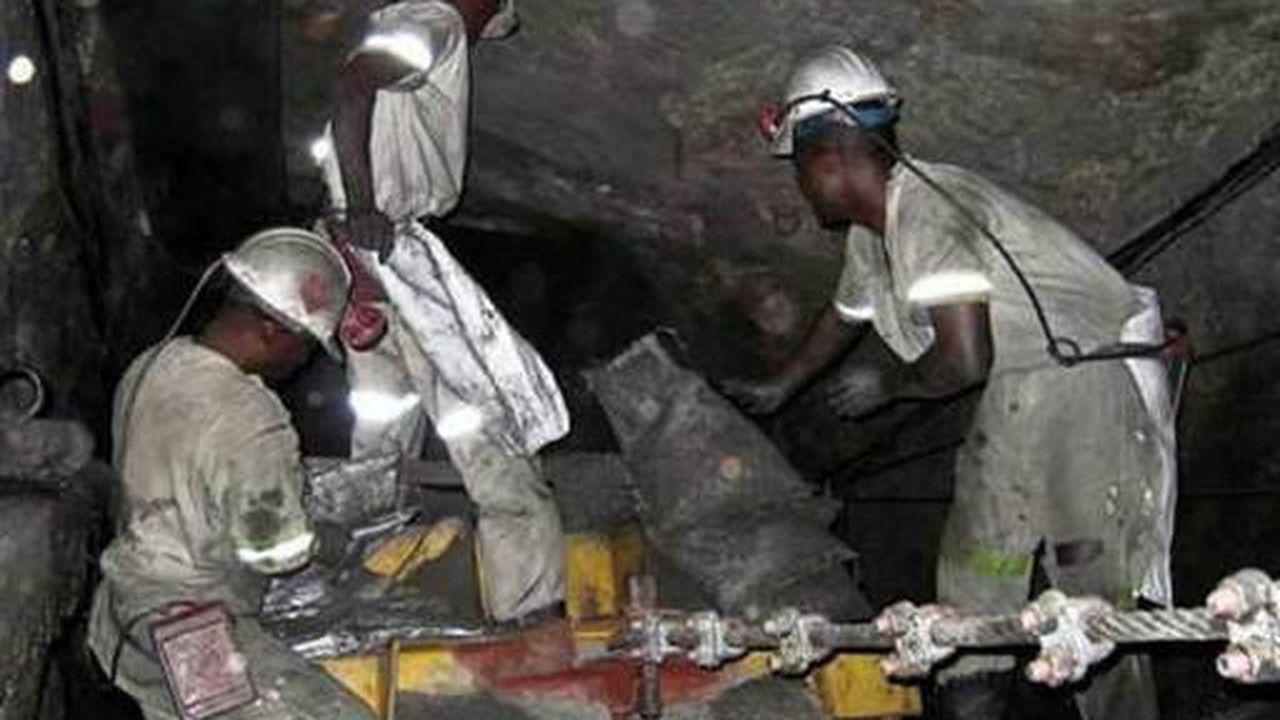 platinum_mining_zimbabwe_17027300