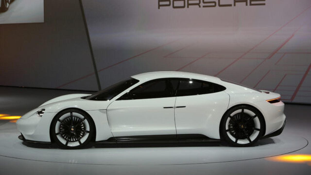 porsche_65638900