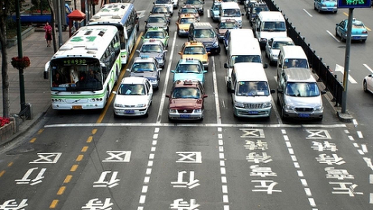 traffic_in_china_100304647_m_62772800_02078600